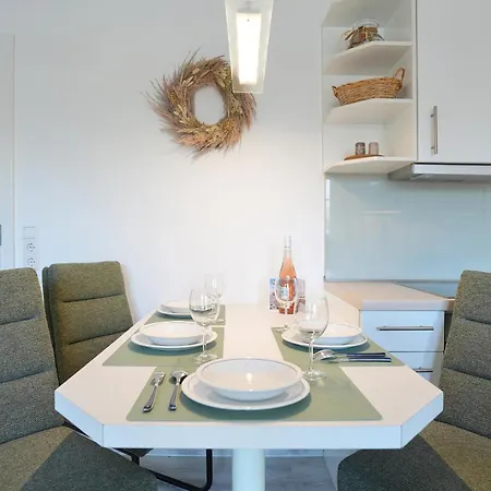Appartement Parkblick 4 *